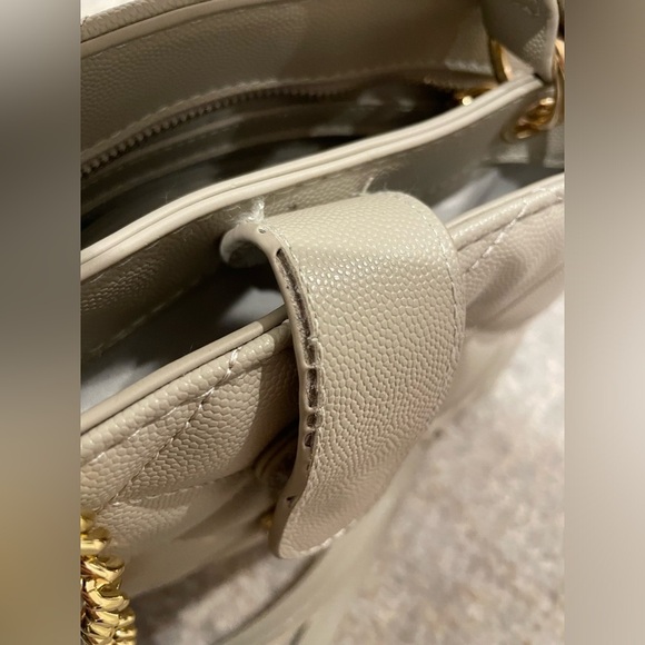 Bebe LYLA Shoulder Bag Taupe Color, Quilted Pattern Great Condition! - Picture 13 of 13